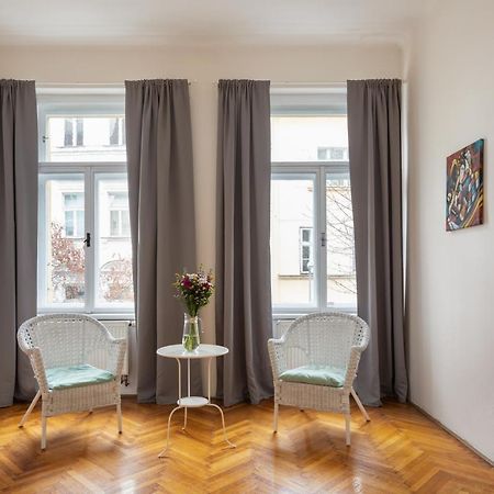 Апартаменты Welcoming Flat In Vinohrady By Prague Days Экстерьер фото